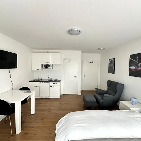 Modernes - Wuerzburger Strasse, * Aschaffenburg